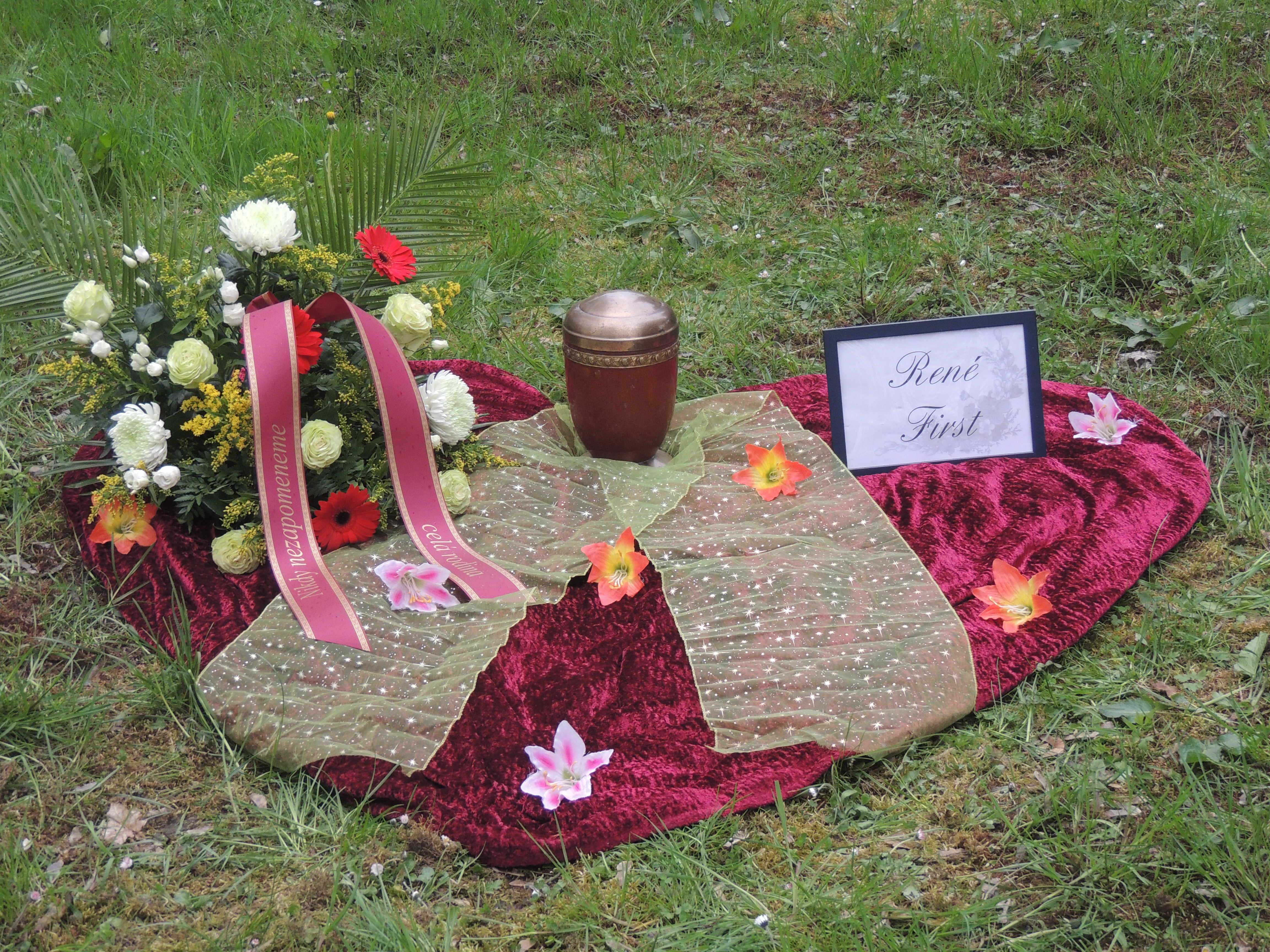 Klidná krajina pro pietní rozloučení
